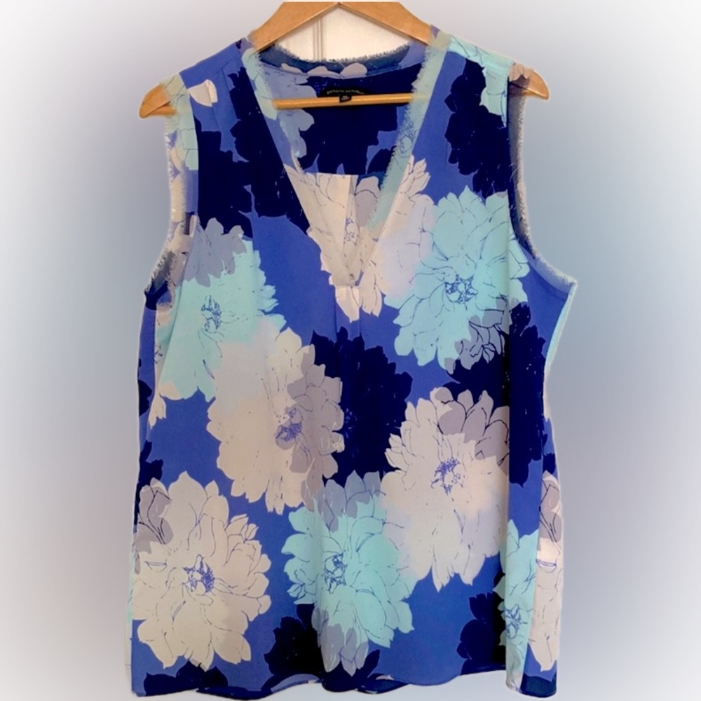 Banana Republic. XL Sleeveless Top with gorgeous frayed edged details.